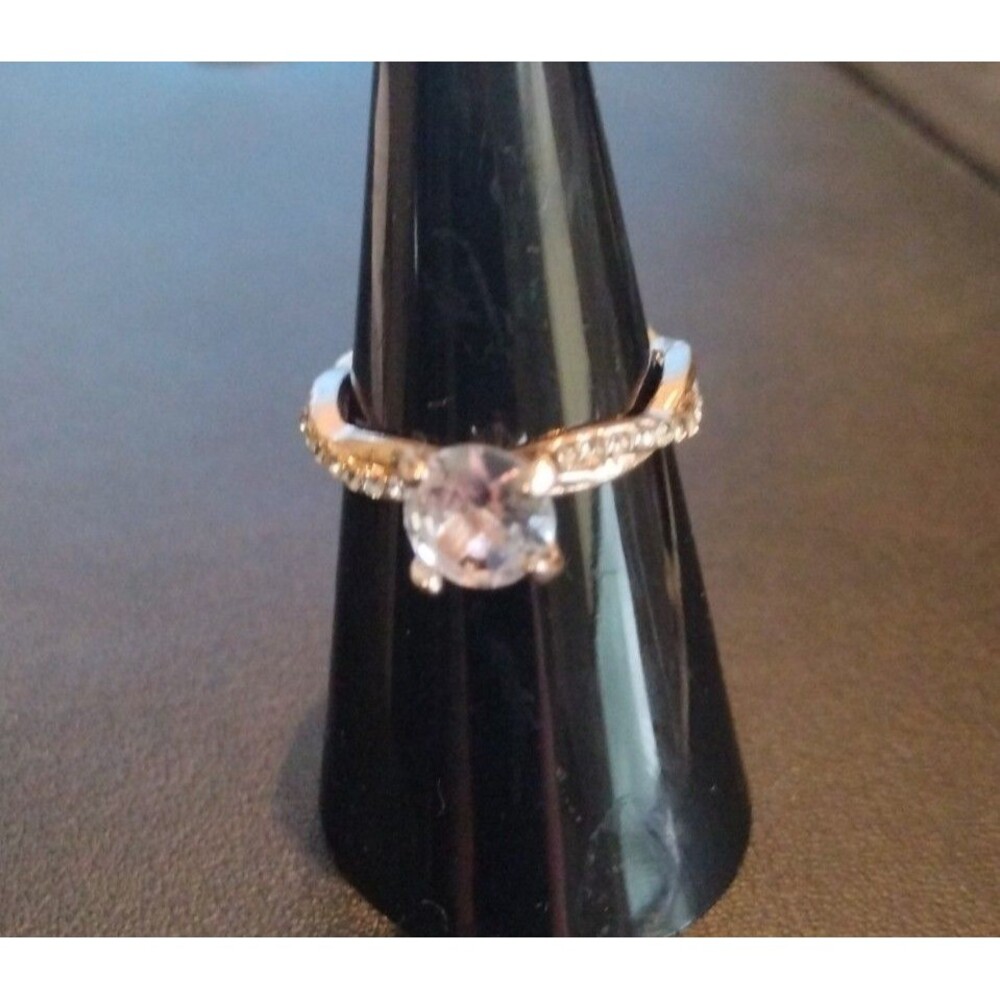 Rose gold tone rhinestone ring size 7.5